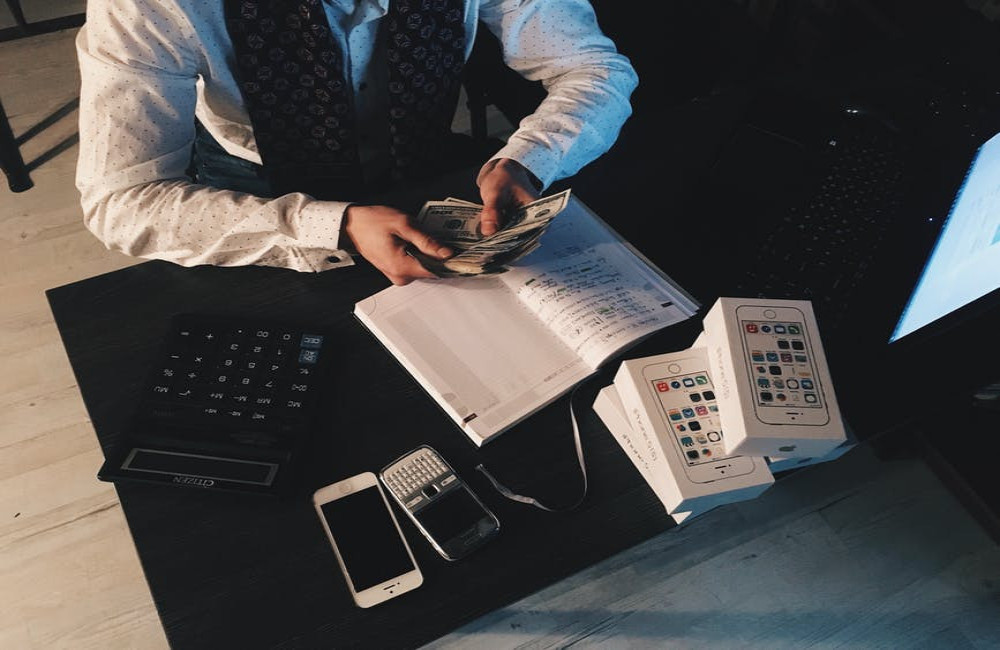 Wat doet een business controller en wat verdient hij of zij?