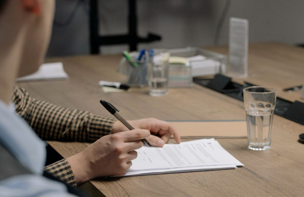 Hoe lang mag de proeftijd zijn bij een arbeidscontract van 12 maanden in 2026