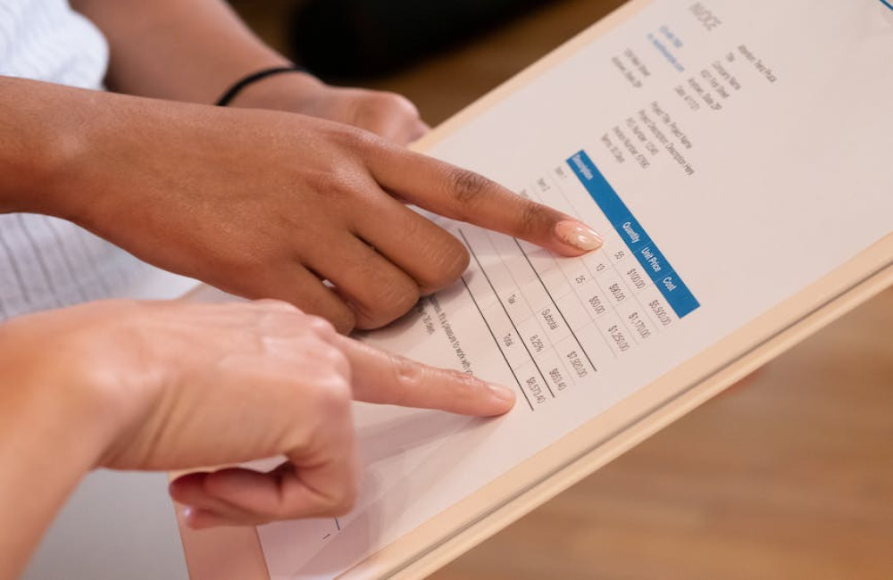 Wat betekent btw verlegd op een factuur en wanneer gebruik je het?
